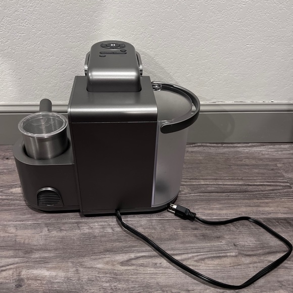 Keurig coffee/latte/cappuccino maker - Picture 2 of 4